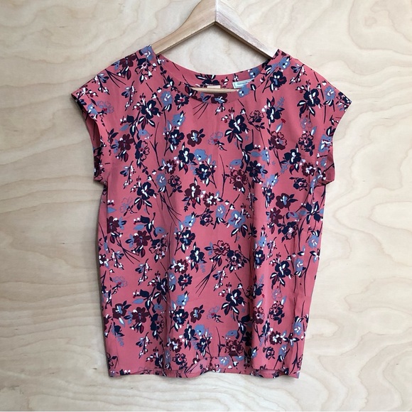 Abercrombie & Fitch Tops - Abercrombie & Fitch Cap Sleeve Floral Blouse Womens Sz XS.